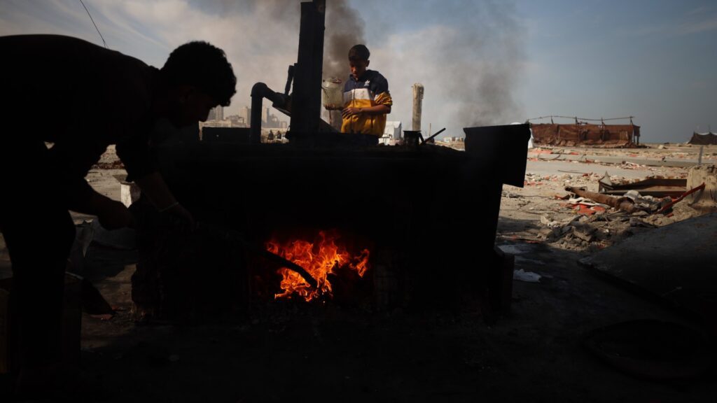 plastic fuel oven gaza hajjar 1